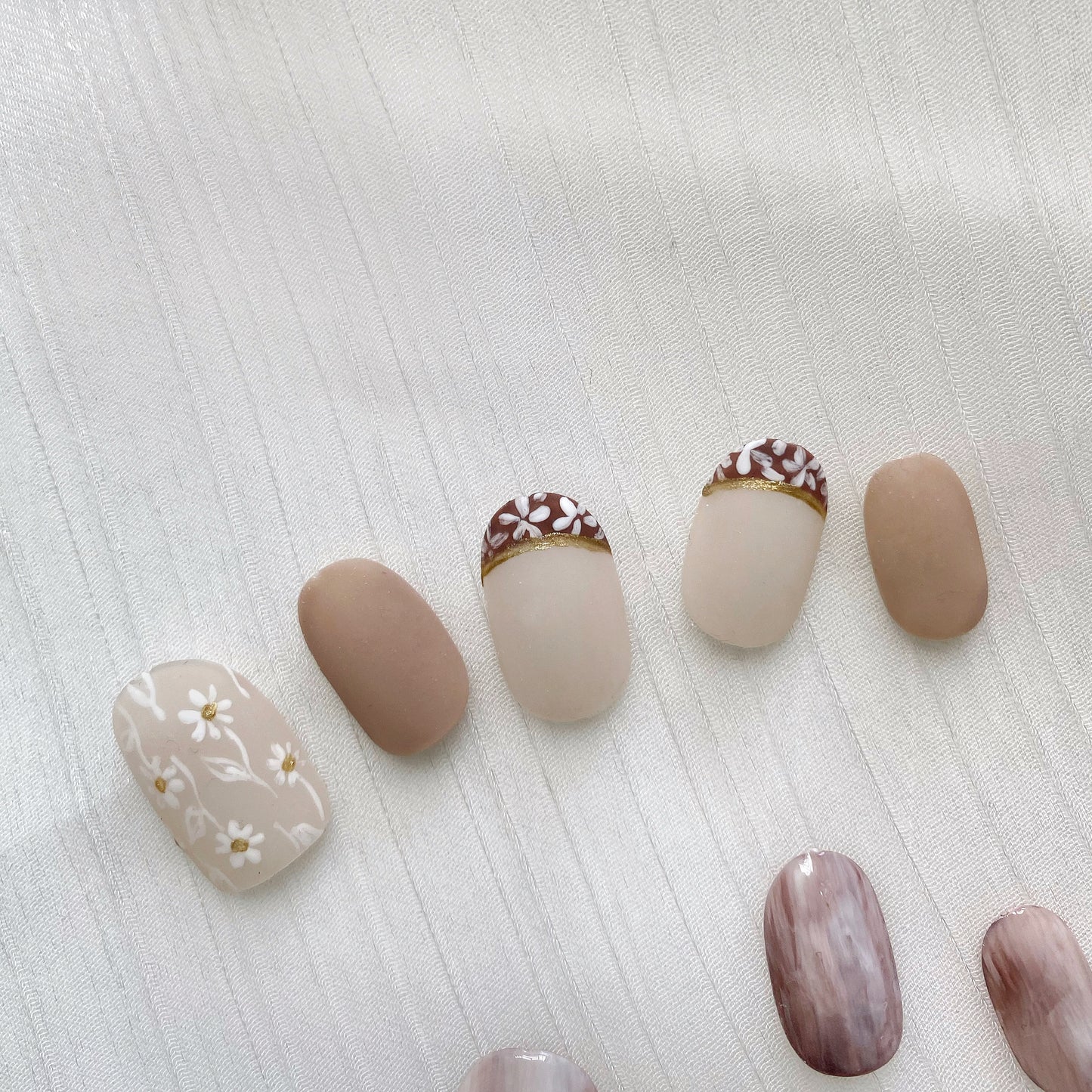 霧面秋冬啡手繪花甲片 (可重用)